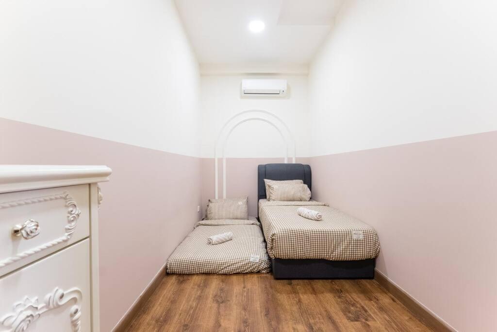 Ferienwohnung Arte Mont Kiara Duplex 4 Pax Jacuzzi Kuala Lumpur Exterior foto