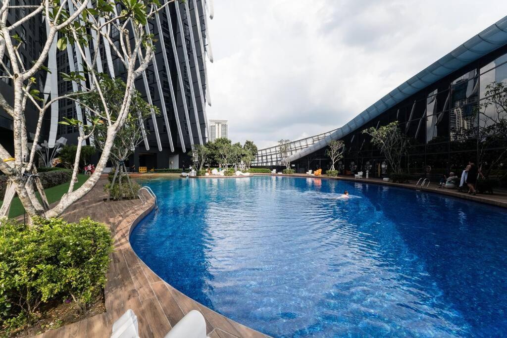 Ferienwohnung Arte Mont Kiara Duplex 4 Pax Jacuzzi Kuala Lumpur Exterior foto