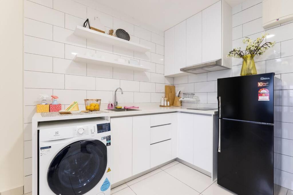 Ferienwohnung Arte Mont Kiara Duplex 4 Pax Jacuzzi Kuala Lumpur Exterior foto