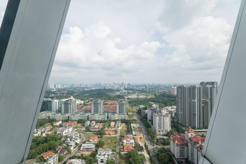 Ferienwohnung Arte Mont Kiara Duplex 4 Pax Jacuzzi Kuala Lumpur Exterior foto