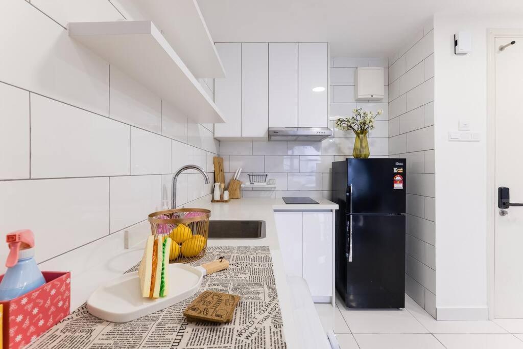 Ferienwohnung Arte Mont Kiara Duplex 4 Pax Jacuzzi Kuala Lumpur Exterior foto