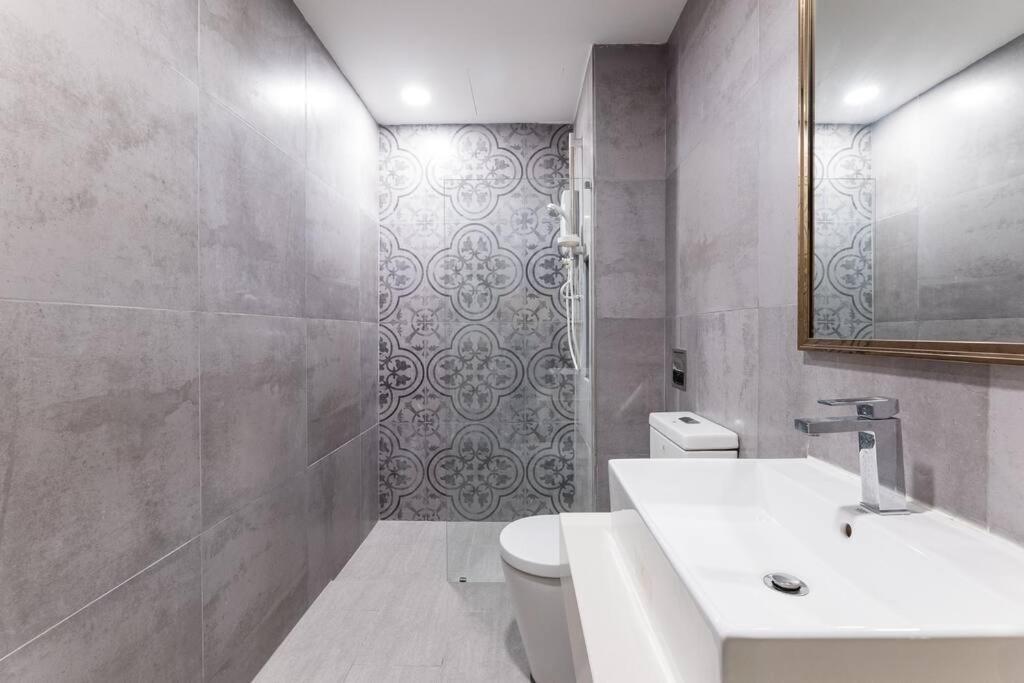 Ferienwohnung Arte Mont Kiara Duplex 4 Pax Jacuzzi Kuala Lumpur Exterior foto